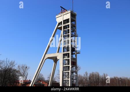 Structure industrielle - tour de puits de mine de charbon. Actuellement un monument historique à Chorzow, Pologne connu sous le nom de Szyb Prezydent. Banque D'Images