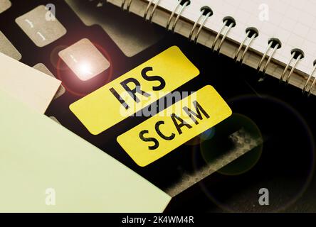 Légende du texte présentant IRS Scam. Mot pour les contribuables ciblés en prétendant être le service du revenu interne Banque D'Images