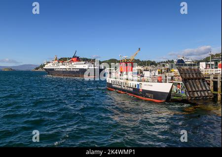 CalMac Ferries quitte le terminal de ferry d'Oban en Écosse Banque D'Images