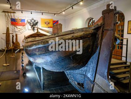 Un bateau construit au 16th siècle par Peter Alekseevitch Romanov, qui devint plus tard le tsar russe Pierre le Grand, à Pereslavl-Zalessky, en Russie Banque D'Images