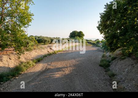 Rivière séchée à Potos, Thasos, Grèce Banque D'Images