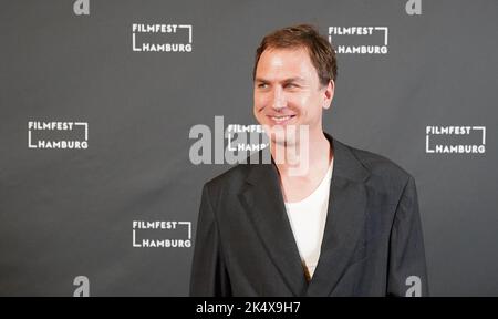 Hambourg, Allemagne. 04th octobre 2022. L'acteur Lars Eidinger vient à l'appel photo du film 'Lars Eidinger - pour être ou ne pas être' au passage Kino dans le cadre du Filmfest Hambourg 30th. Credit: Marcus Brandt/dpa/Alay Live News Banque D'Images