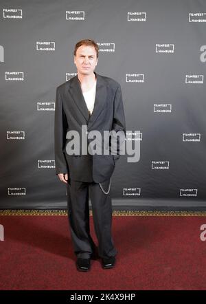 Hambourg, Allemagne. 04th octobre 2022. L'acteur Lars Eidinger vient à l'appel photo du film 'Lars Eidinger - pour être ou ne pas être' au passage Kino dans le cadre du Filmfest Hambourg 30th. Credit: Marcus Brandt/dpa/Alay Live News Banque D'Images