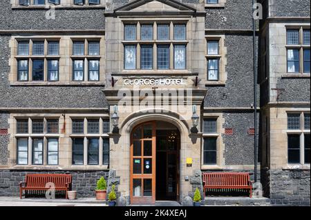 Criccieth, Royaume-Uni- 13 juillet 2022: L'hôtel George Ⅳ dans le village de Criccieth, dans le nord du pays de Galles. Banque D'Images