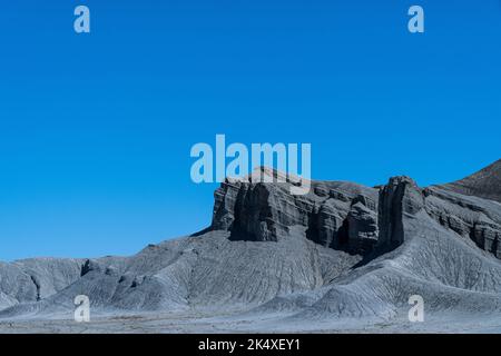 Vue sur une formation de colline sous le ciel bleu dans le désert de l'Utah près de la station de recherche Mars Banque D'Images