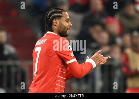 Munich, Allemagne. 04th octobre 2022. Football: Ligue des champions, Bayern Munich - Viktoria Plzen, Groupe de scène, Groupe C, Matchday 3 à Allianz Arena, Serge Gnabry de Munich gestuelle sur le terrain. Credit: Sven Hoppe/dpa/Alay Live News Banque D'Images