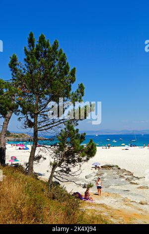 Vue sur la célèbre plage Playa de Rodas, Îles Cies, Galice, Espagne. Banque D'Images