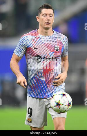Milan, Italie. 04th octobre 2022. Robert Lewandowski du FC Barcelone se réchauffe avant le match du groupe C de la Ligue des champions de l'UEFA entre le FC Internazionale et le FC Barcelone au Stadio San Siro, Milan, Italie, le 4 octobre 2022. Credit: Giuseppe Maffia/Alay Live News Banque D'Images