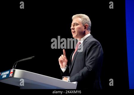 Birmingham, Royaume-Uni. 4 octobre 2022. Le secrétaire à la Justice du Royaume-Uni, Brandon Lewis, prononce son discours. La Conférence du Parti conservateur a lieu à la CPI de Birmingham, quelques semaines après que Liz Truss est devenu Premier ministre. Credit: Benjamin Wareing/ Alamy Live News Banque D'Images