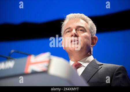 Birmingham, Royaume-Uni. 4 octobre 2022. Le secrétaire à la Justice du Royaume-Uni, Brandon Lewis, prononce son discours. La Conférence du Parti conservateur a lieu à la CPI de Birmingham, quelques semaines après que Liz Truss est devenu Premier ministre. Credit: Benjamin Wareing/ Alamy Live News Banque D'Images