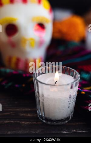 Bougie sur autel pour la célébration de la Journée des morts au Mexique Banque D'Images