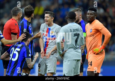 Milan, Italie. 04th octobre 2022. Robert Lewandowski (9) de Barcelone vu lors du match de l'UEFA Champions League entre l'Inter et Barcelone à Giuseppe Meazza à Milan. (Crédit photo : Gonzales photo/Alamy Live News Banque D'Images