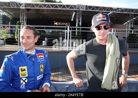 Spielberg, Autriche . 09th juillet 2022. Spielberg, AUTRICHE, 09. JUILLET 2022 ; Mark Mateschitz, geb. Gerhardter, fils de Dietrich MATESCHITZ ici avec Mathias Lauda, fils de Niki Lauda, Credit: SPP Sport Press photo. /Alamy Live News Banque D'Images