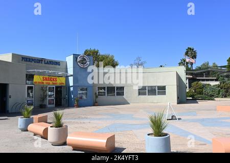 LONG BEACH, CALIFORNIE - 3 octobre 2022 : Pierpoint Landing dans le parc Shoreline à Rainbow Harbor. Banque D'Images