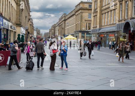 Newcastle-upon-Tyne, Angleterre, Royaume-Uni. Scène de rue Northumberland. Banque D'Images