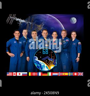 États-Unis. 24th mai 2022. Logo officiel. L'équipage de l'expédition 68, composé de sept membres, pose un portrait officiel. De gauche à droite, l'astronaute de la NASA Frank Rubio; le cosmonaute de Roscosmos Dmitri Petelin; l'astronaute de l'Agence japonaise d'exploration aérospatiale (JAXA) Koichi Wakata; les astronautes de la NASA Josh Cassada et Nicole Mann; et les cosmonautes de Roscosmos Sergueï Prokopyev et Anna Kikina Credit: NASA/ZUMA Press Wire Service/ZUMAPRESS.com/Alamy Live News Banque D'Images