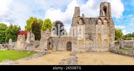 Hampshire, Angleterre; 4 octobre 2022 - Une vue sur les vestiges étendus du château de Wolvesey à Winchester, Angleterre, qui date en grande partie de 12th Banque D'Images