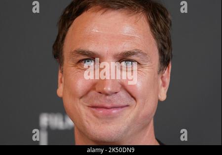 Hambourg, Allemagne. 04th octobre 2022. L'acteur Lars Eidinger vient à l'appel photo du film 'Lars Eidinger - pour être ou ne pas être' au passage Kino dans le cadre du Filmfest Hambourg 30th. Credit: Marcus Brandt/dpa/Alay Live News Banque D'Images