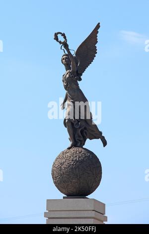 KHARKOV, UKRAINE - 17 AVRIL 2013 : c'est un monument de l'indépendance de l'Ukraine dans le centre de la ville. Banque D'Images