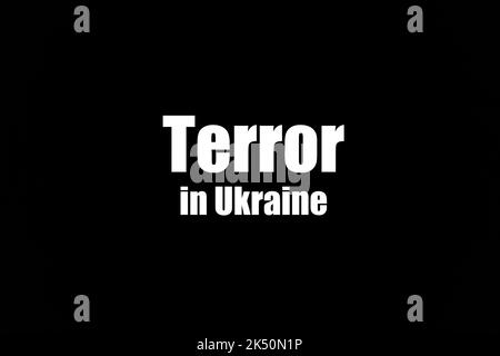 La terreur en Ukraine. L'inscription signifie la mort et le malheur fait blanc sur noir. Cataclysme mondial. Intervention avec l'aide de l'armée et des armes Banque D'Images