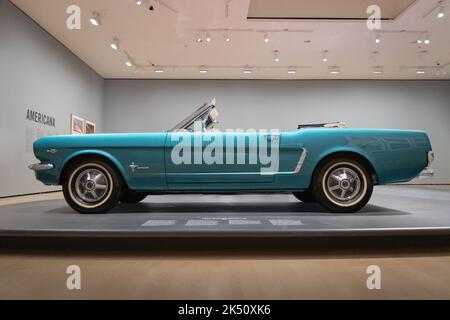 BILBAO, ESPAGNE-10 SEPTEMBRE 2022 : 1965 Ford Mustang Project 50 (première génération convertible), vue latérale Banque D'Images