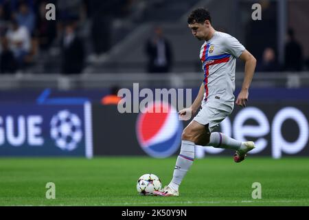 Andreas Christensen du FC Barcelone contrôle le ballon lors du match du groupe C de la Ligue des champions de l'UEFA entre le FC Internazionale et le FC Barcelone au Stadio Giuseppe Meazza sur 4 octobre 2022 à Milan Italie . Banque D'Images