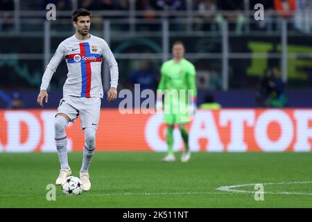 Milan, Italie. 04th octobre 2022. Gerard pique du FC Barcelone en action lors du match du groupe C de la Ligue des champions de l'UEFA entre le FC Internazionale et le FC Barcelone au Stadio Giuseppe Meazza sur 4 octobre 2022 à Milan Italie . Credit: Marco Canoniero / Alamy Live News Banque D'Images