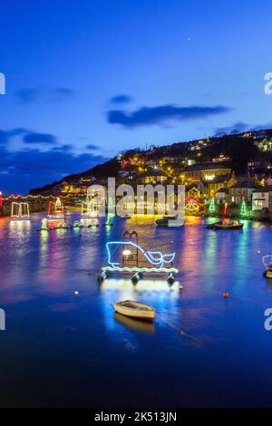 lumières de noël mousehole ; cornouailles Banque D'Images