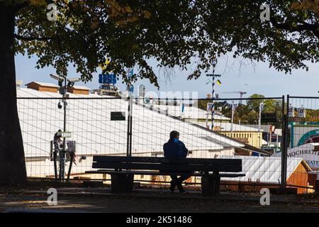 MUNICH, ALLEMAGNE - OKTOBER 5, 2022: Démontage sur la Theresienwiese après plus de deux semaines d'Oktoberfest. Plus de 600 fournisseurs doivent démonter leur Banque D'Images