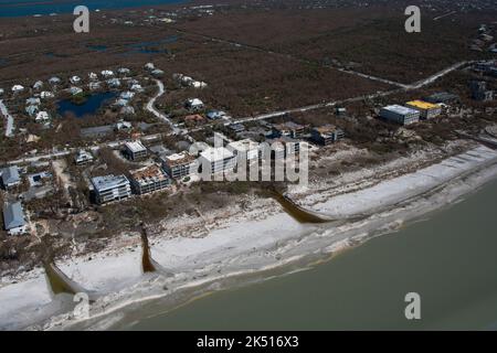 FORT MYERS BEACH, FLORIDE, États-Unis - 02 octobre 2022 - vue aérienne des dommages étendus causés par la chute de l'ouragan Ian de catégorie 5 à F Banque D'Images