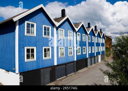 Maisons en bois bleu à Bjorkholmen, le plus ancien quartier de Karlskrona, en Suède Banque D'Images