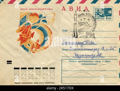 URSS - vers 1972: Une enveloppe postale de la première journée de l'URSS avec des timbres. La Journée du cosmonautics (russe: День Космонавтики, Den Kosmonavtiki) est un anniversaire célébré en Russie et dans d'autres pays de l'ex-Union soviétique le 12 avril. Banque D'Images