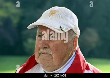 Nivelles. Belgique, 04/10/2022, ancien athlète Baron Gaston Roelants photographié lors de l'événement « Golf à Paris » organisé par le Comité olympique belge BOIC-COIB, mardi 4 octobre 2022, à la Tournette golf à Nivelles. BELGA PHOTO ERIC LALMAND Banque D'Images