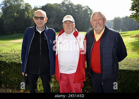 Nivelles. Belgique, 04/10/2022, ancien athlète Roger Moens, ancien athlète Baron Gaston Roelants et Roger Vanmeerbeek photographiés lors de l'événement 'Golf to Paris' organisé par le comité olympique belge BOIC-COIB, mardi 4 octobre 2022, au golf de la Tournette à Nivelles. BELGA PHOTO ERIC LALMAND Banque D'Images