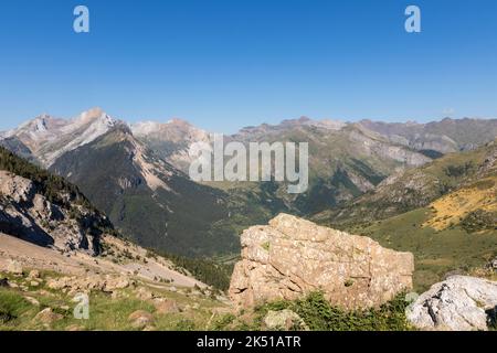 vallée d'aragones dans les pyrénées à l'entrée du parc national ordesa y monte perdido Banque D'Images