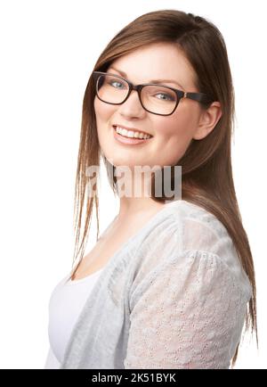 Charmant et joli. Une jolie femme pleine de figuré posant avec confiance sur un fond blanc. Banque D'Images