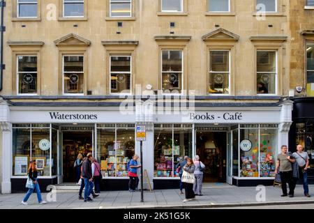 Magasins de la rue à Bath. Waterstones café et librairie sur Milsom St Banque D'Images