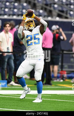 Los Angeles Chargers en course de retour Joshua Kelley (25) se prépare pour le match de football NFL entre les Los Angeles Chargers et les Houston Texans sur Sun Banque D'Images