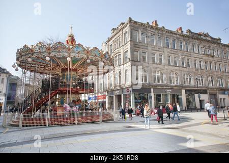 Vue sur Queen Street, Cardiff, pays de Galles au Royaume-Uni Banque D'Images