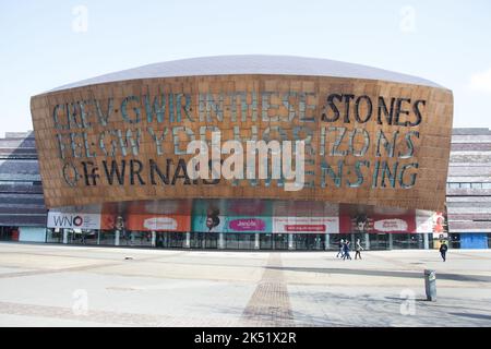 Vue sur le Plass de Roald Dahl à Cardiff Bay, Cardiff, pays de Galles au Royaume-Uni Banque D'Images