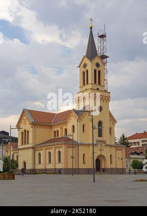 Zrenjanin, Serbie - 30 juillet 2022: Cathédrale catholique romaine Saint Jean de Népomuk. Banque D'Images