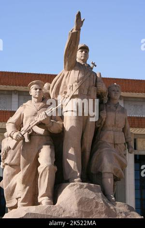 sttauue devant le mausolée de mao sur la place tiananmen à pékin en chine Banque D'Images