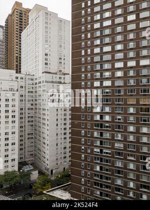 Grands immeubles d'appartements dans le quartier Upper West Side de New York le samedi, 1 octobre 2022. (© Richard B. Levine) Banque D'Images