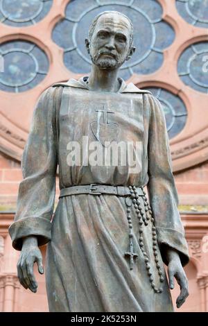 Statue de Charles de Foucauld, rue Saint Léon à Strasbourg. Né sur 15 septembre 1858 à Strasbourg (France), officier de cavalerie dans l'armée française, il devint explorateur et géographe, puis religieux, prêtre, ermite et linguiste catholique, Charles de Foucauld fut béatifié sur 13 novembre 2005 par le Pape Benoît XVI et canonisé sur 15 mai 2022 par le Pape François. Il est commémoré sur 1 décembre. 02 octobre 2022, à Strasbourg, Nord-est de la France. Photo de Nicolas Roses/ABACAPRESS.COM Banque D'Images