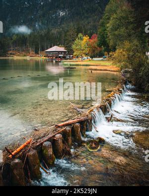 vue fantastique sur le lac dobbiaco Banque D'Images