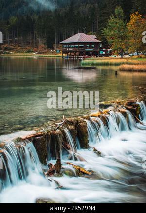 vue fantastique sur le lac dobbiaco Banque D'Images