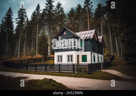 vue fantastique sur le lac dobbiaco Banque D'Images