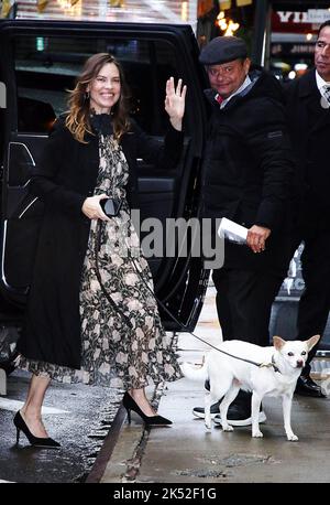 NEW YORK, NY 05 octobre: Hilary Swank vu à Good Morning America à New York sur 05 octobre 2022. Crédit : RW/MediaPunch Banque D'Images