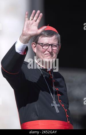 Vatican Vatican Vatican Vatican, le 5 octobre 2022. Le Cardinal Rainer Maria Woelki pendant l'audience générale hebdomadaire du Pape François sur la place Saint-Pierre au Vatican. Crédit: Maria Grazia Picciarella/Alay Live News Banque D'Images