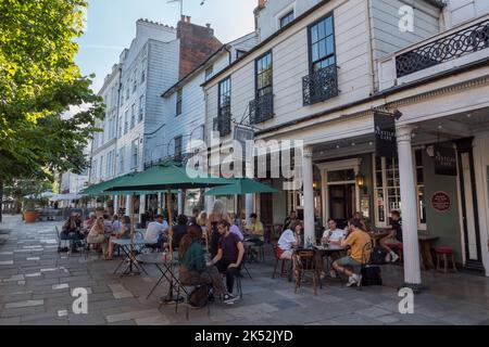 The Ragged Pantalon public House dans la région de Pantiles de Royal Tunbridge Wells, Kent, Royaume-Uni. Banque D'Images